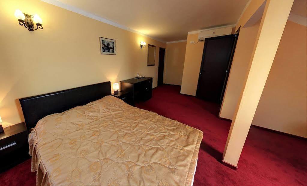 La Storia Guest House ピテシュティ エクステリア 写真
